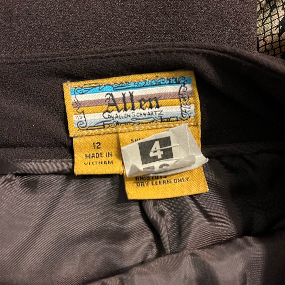 Misses Allen Schwartz 2-piece pant suit. Good condition. Size 12. $30 - Picture 4 of 4